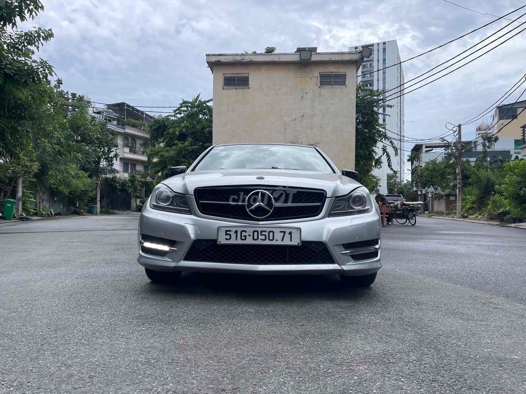 Mercedes-Benz 2011 - ảnh 1