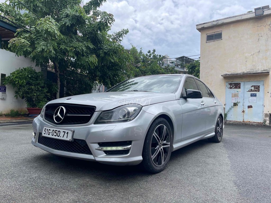 Mercedes-Benz 2011 - ảnh 2