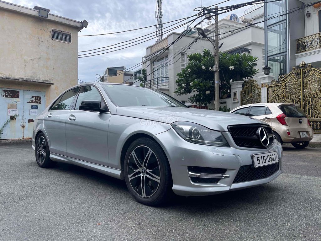 Mercedes-Benz 2011 - ảnh 3