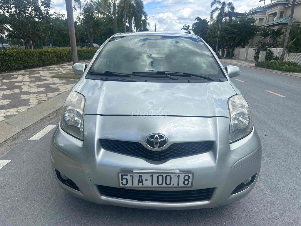Toyota Yaris - ảnh 1