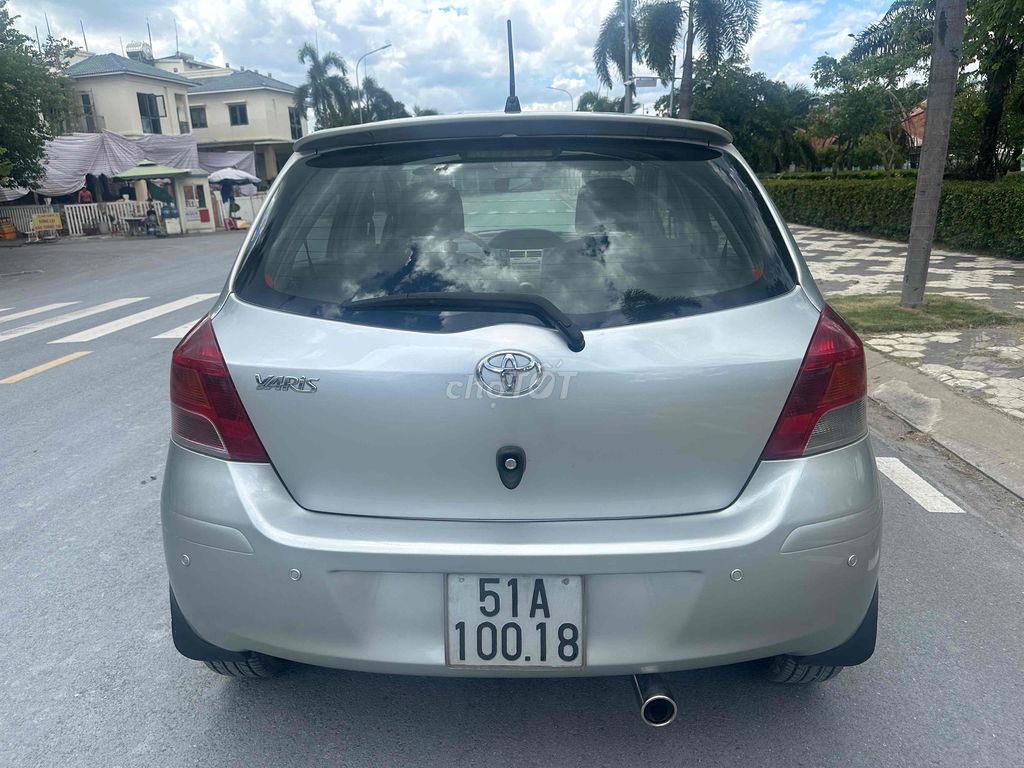 Toyota Yaris - ảnh 2
