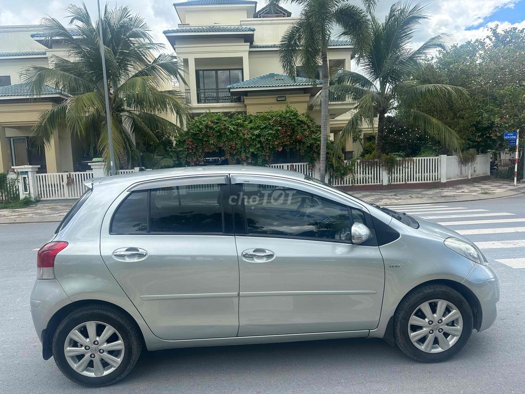 Toyota Yaris - ảnh 3