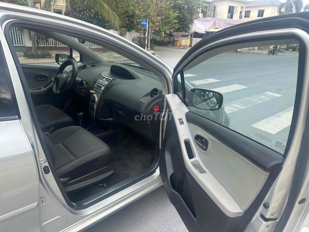Toyota Yaris - ảnh 4