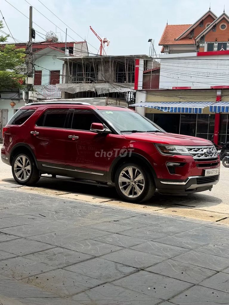 Ford Explorer - ảnh 1