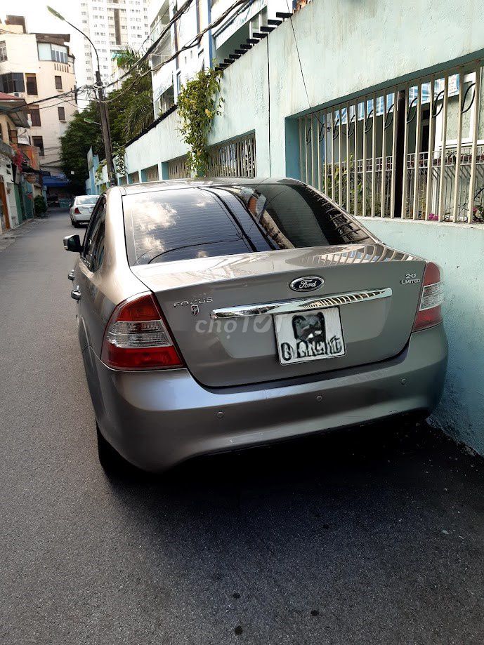 Ford Focus - ảnh 2