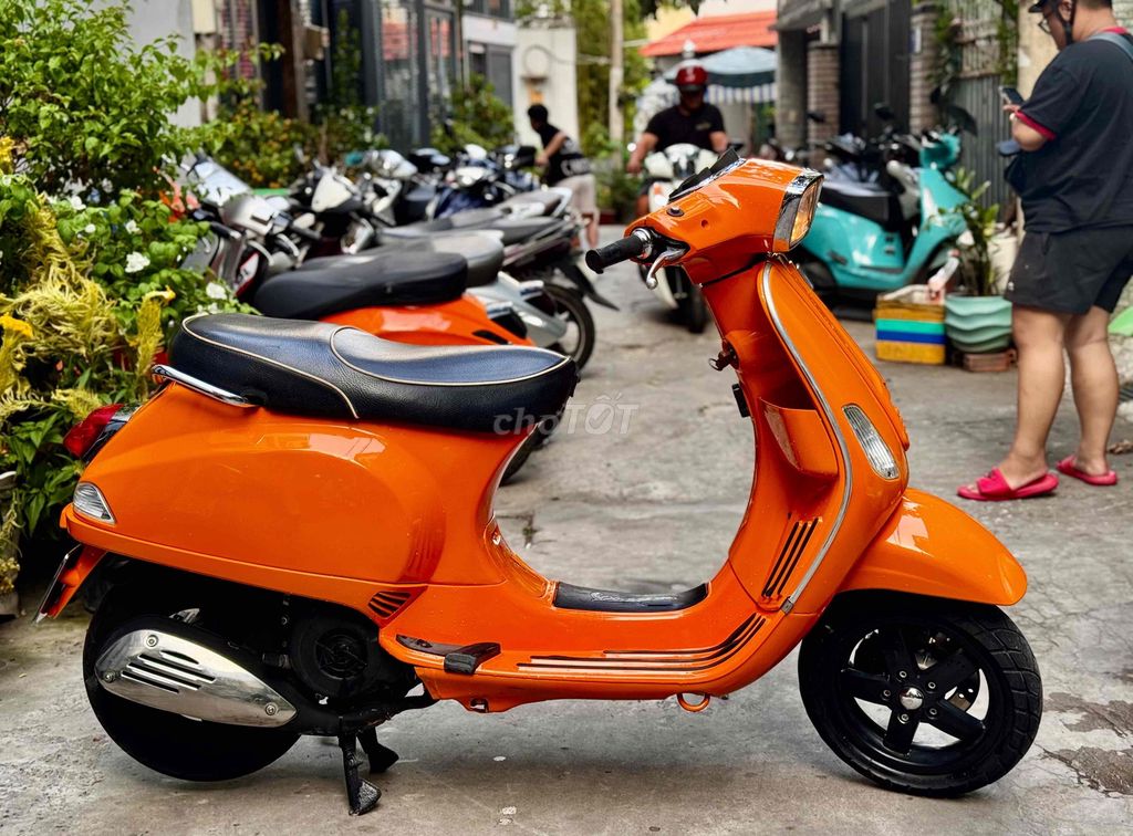 Piaggio Vespa 2012 - ảnh 4