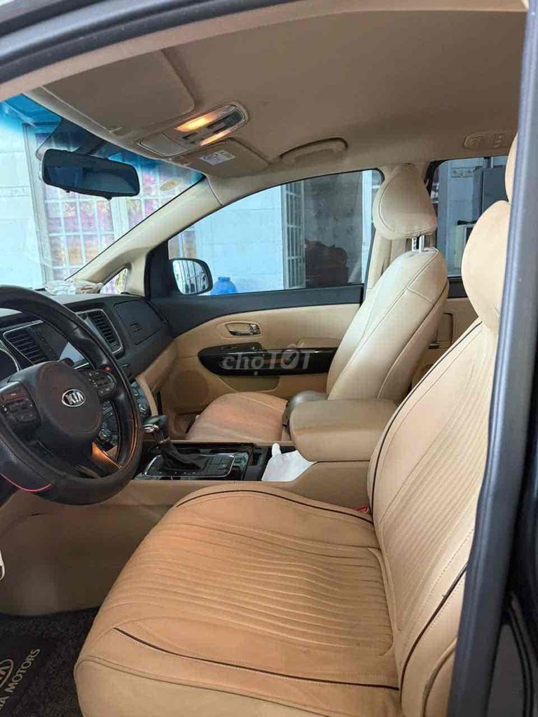 Kia Sedona - ảnh 1