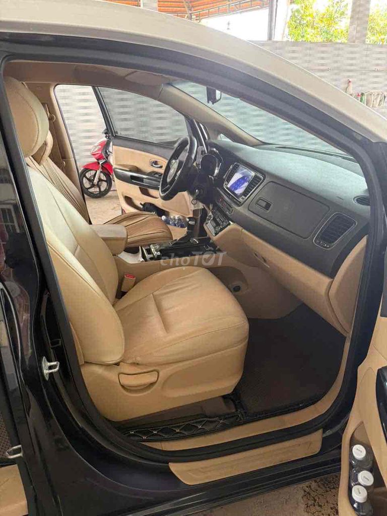 Kia Sedona - ảnh 5