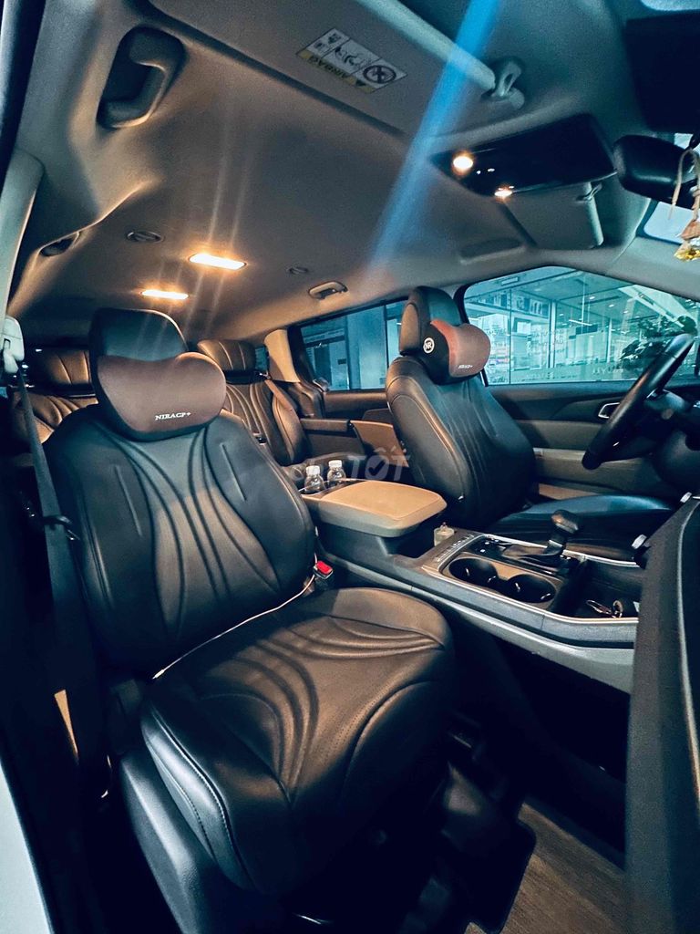 Kia Carnival - ảnh 1
