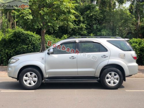Toyota Fortuner 2.7V 4x4 AT 2011 - ảnh 2