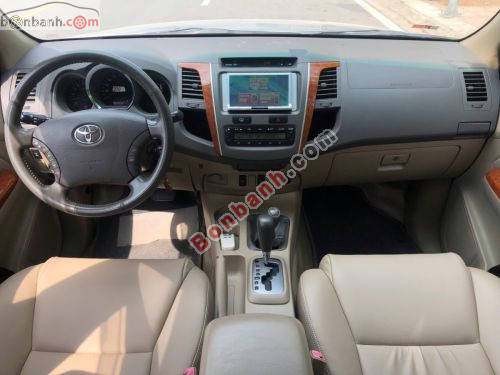 Toyota Fortuner 2.7V 4x4 AT 2011 - ảnh 4