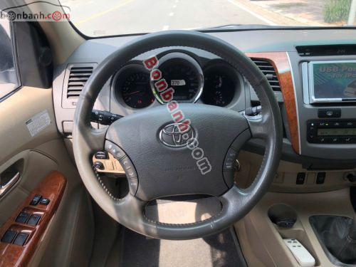 Toyota Fortuner 2.7V 4x4 AT 2011 - ảnh 5