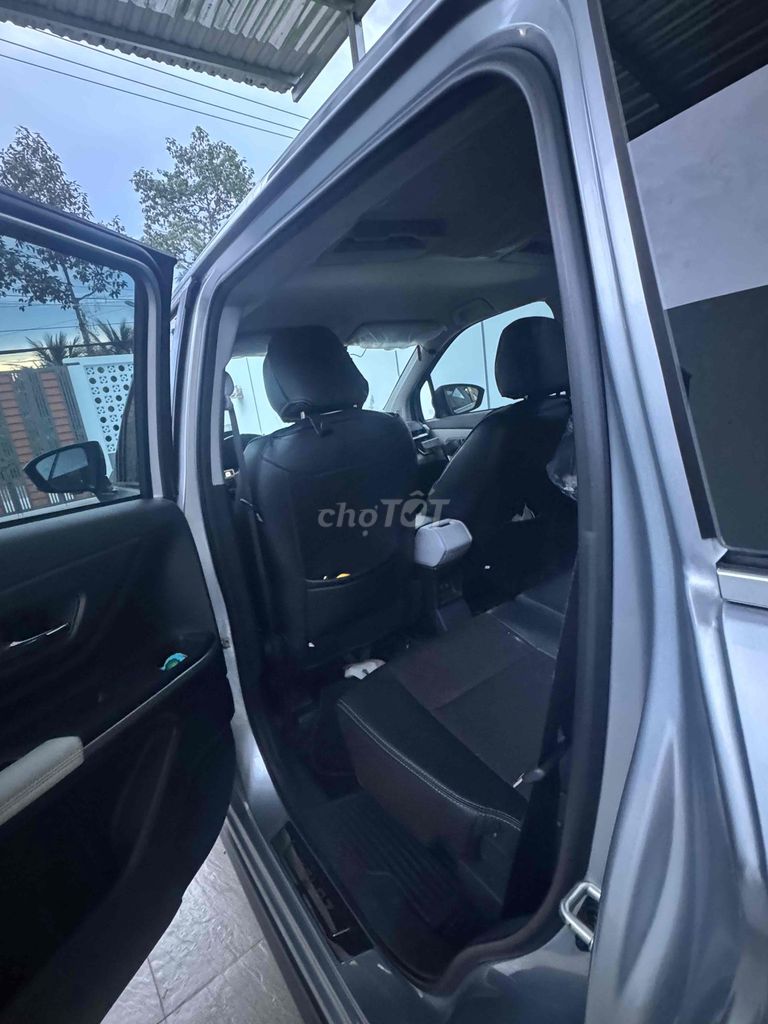Toyota Veloz Cross - ảnh 4