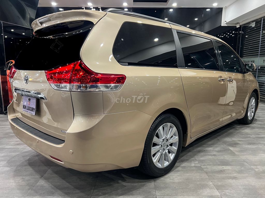 Toyota Sienna 2012 - ảnh 4