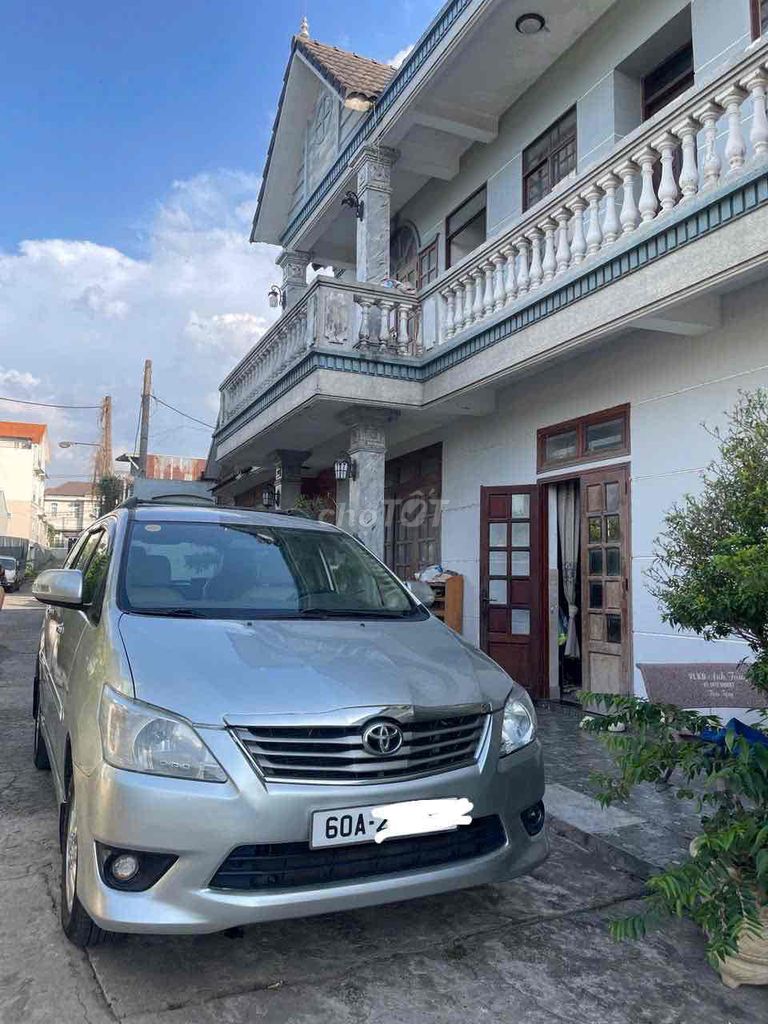 Toyota Innova - ảnh 1