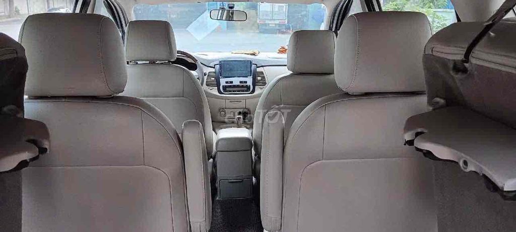 Toyota Innova - ảnh 3
