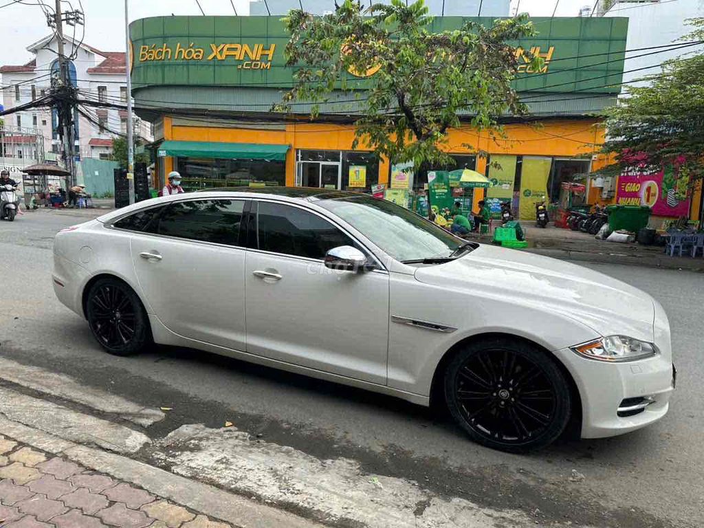 Jaguar 2011 - ảnh 2