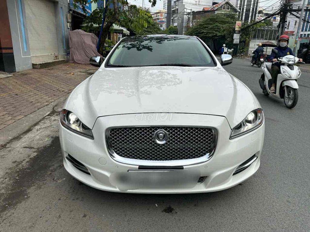 Jaguar 2011 - ảnh 3