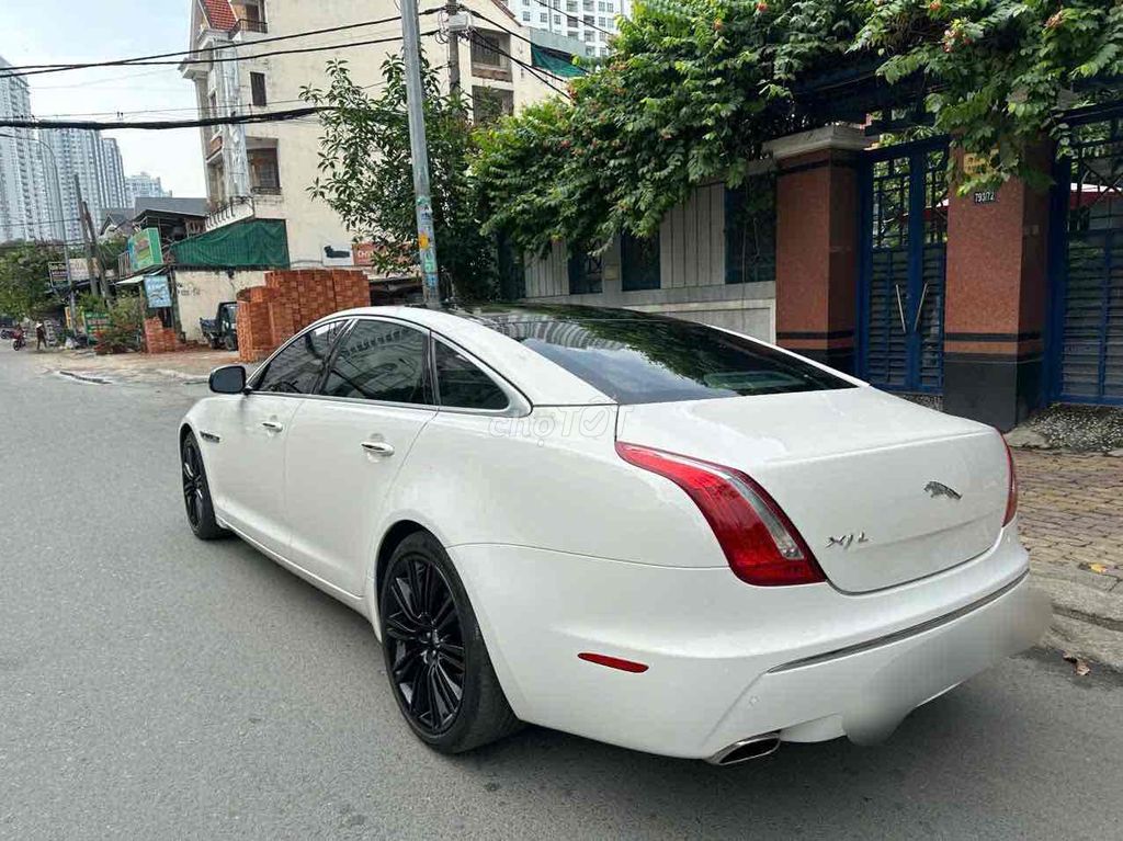 Jaguar 2011 - ảnh 5