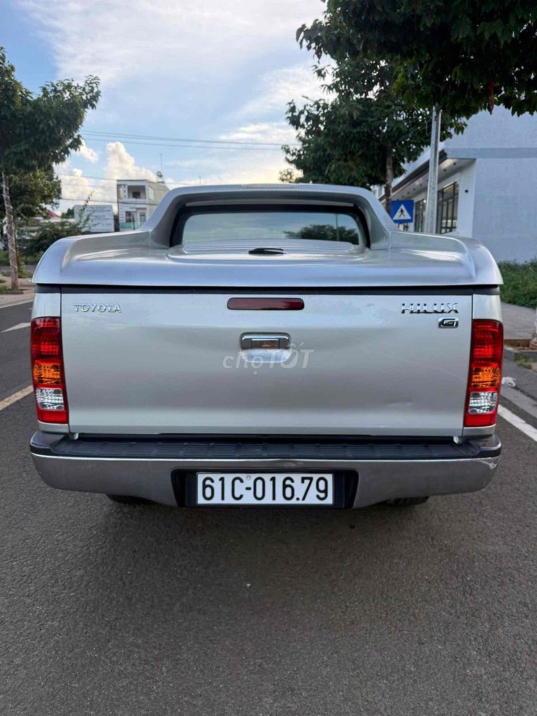 Toyota Hilux 2011 - ảnh 2