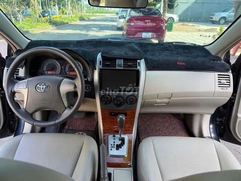 Toyota Corolla Altis - ảnh 1
