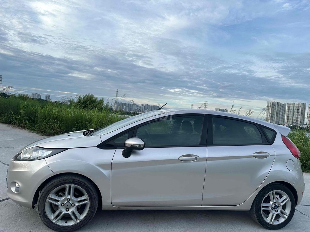 Ford Fiesta 2011 - ảnh 2