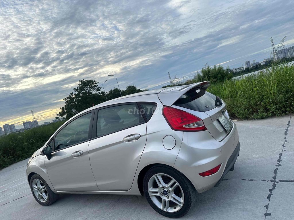 Ford Fiesta 2011 - ảnh 3