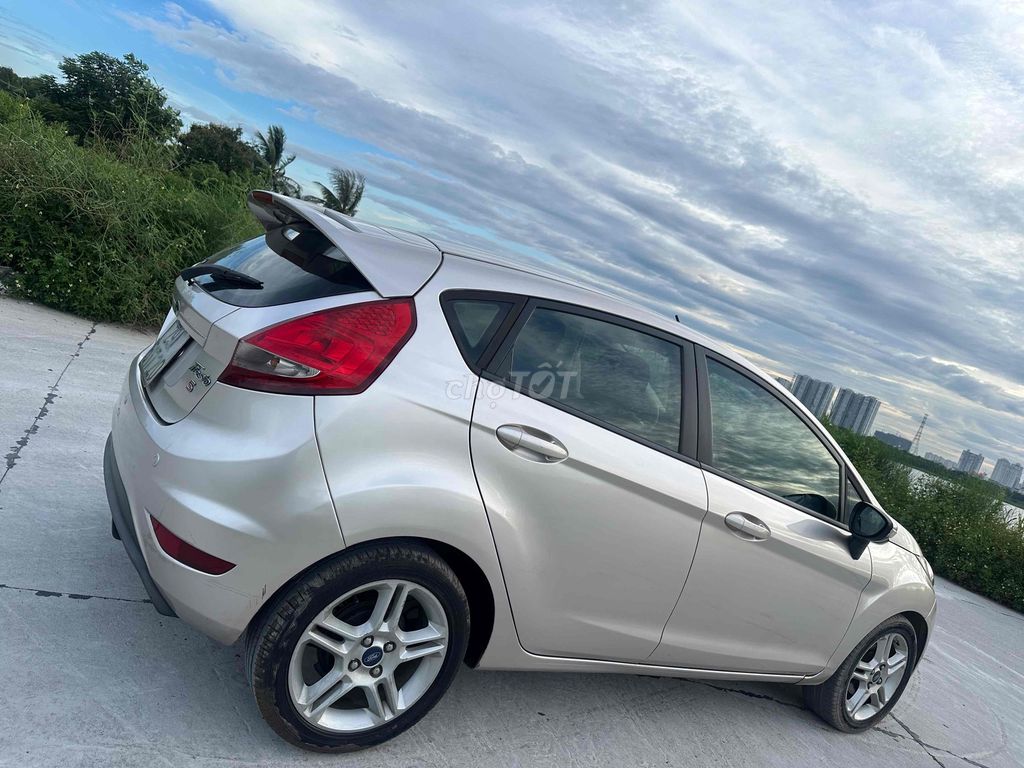 Ford Fiesta 2011 - ảnh 4