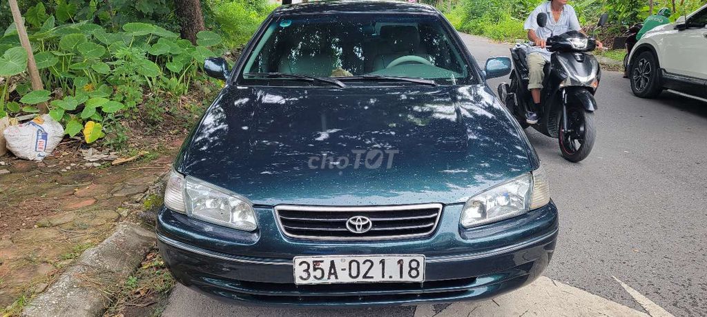 Toyota Camry - ảnh 1
