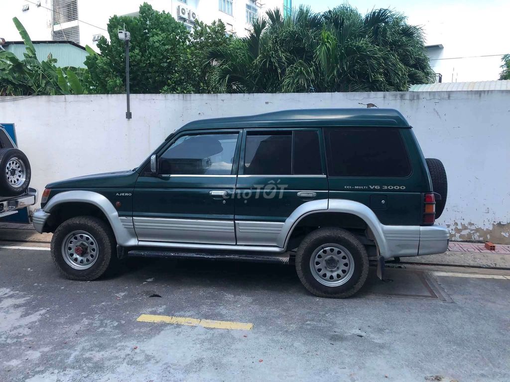 Mitsubishi Pajero - ảnh 2