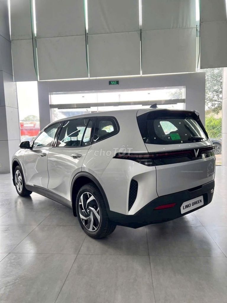 VinFast Limo Green AT 2026 - ảnh 2