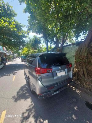Toyota Innova - ảnh 1