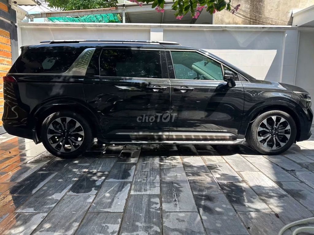 Kia Carnival Premium 2.2D 2023 - ảnh 3