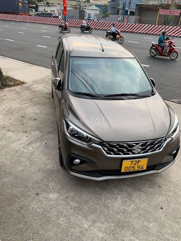 Suzuki Ertiga 2022 - ảnh 1