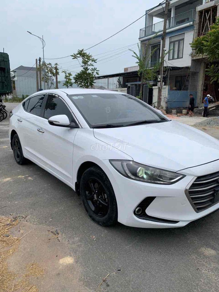 Hyundai Elantra 2016 - ảnh 1