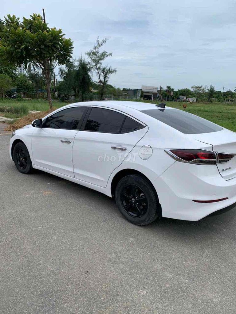 Hyundai Elantra 2016 - ảnh 5