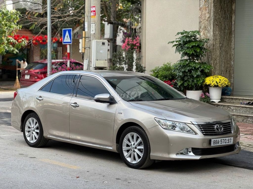 Toyota Camry 2.5Q 2013 - ảnh 2