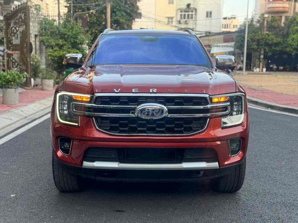 Ford Everest 2023 - ảnh 1