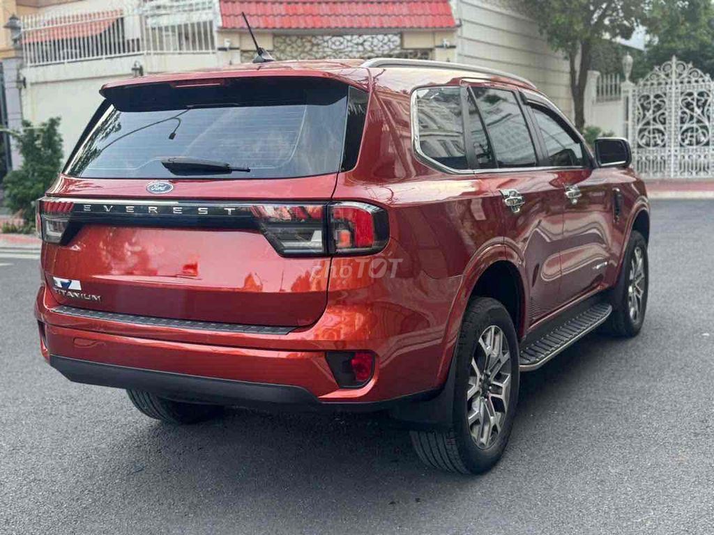 Ford Everest 2023 - ảnh 4