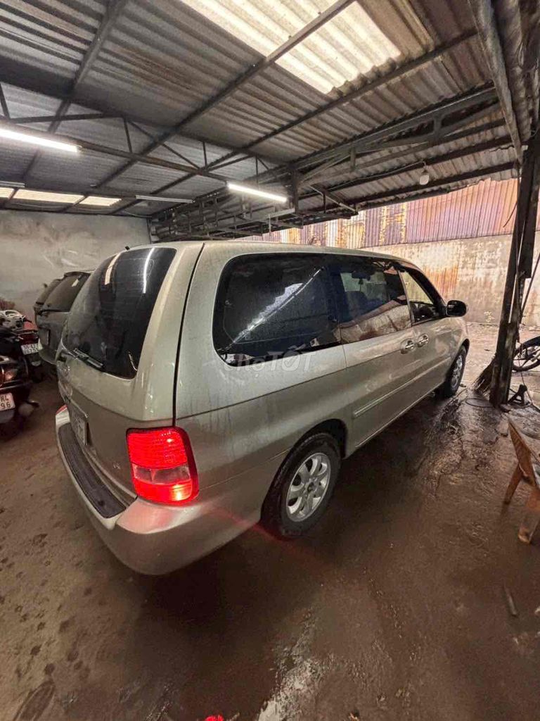 Kia Carnival - ảnh 2
