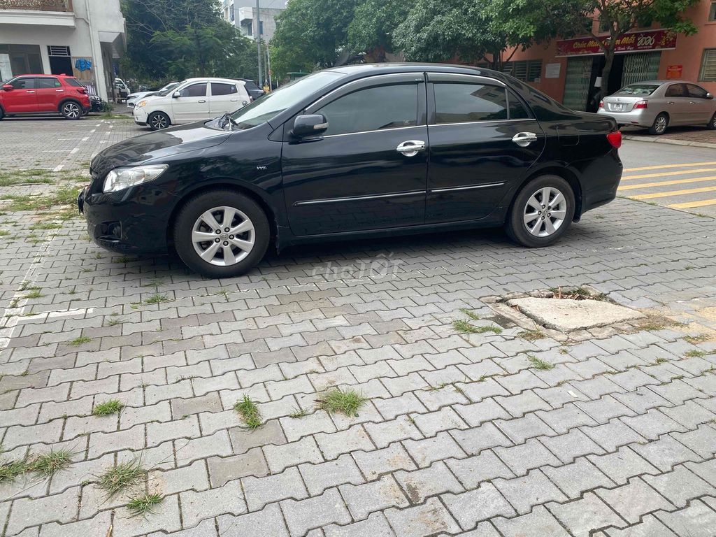 Toyota Corolla Altis - ảnh 1