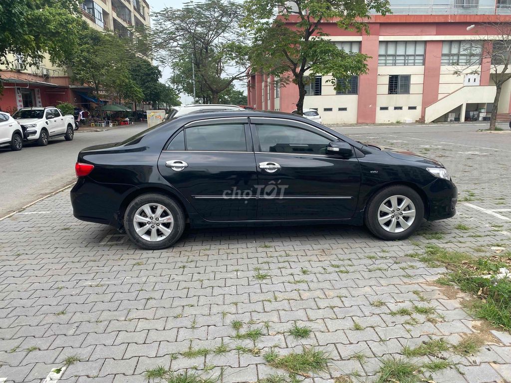 Toyota Corolla Altis - ảnh 4
