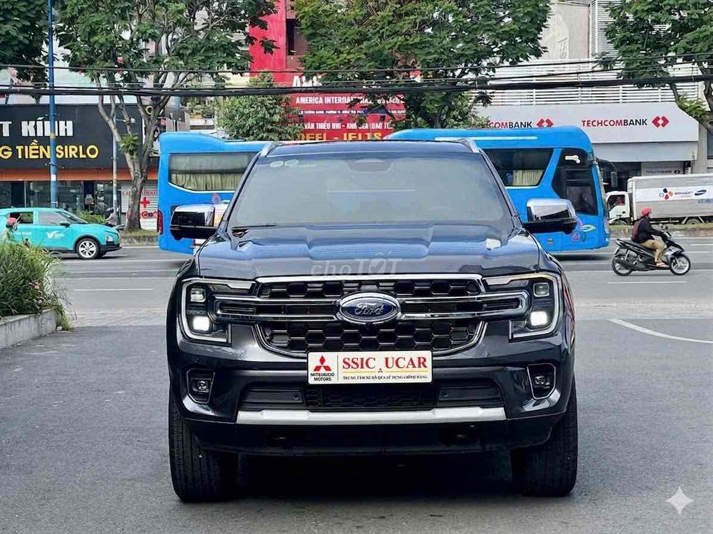 Ford Everest 2025 - ảnh 1