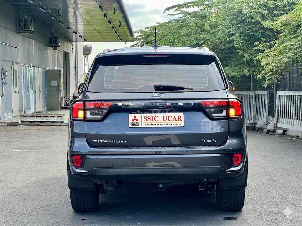Ford Everest 2025 - ảnh 2