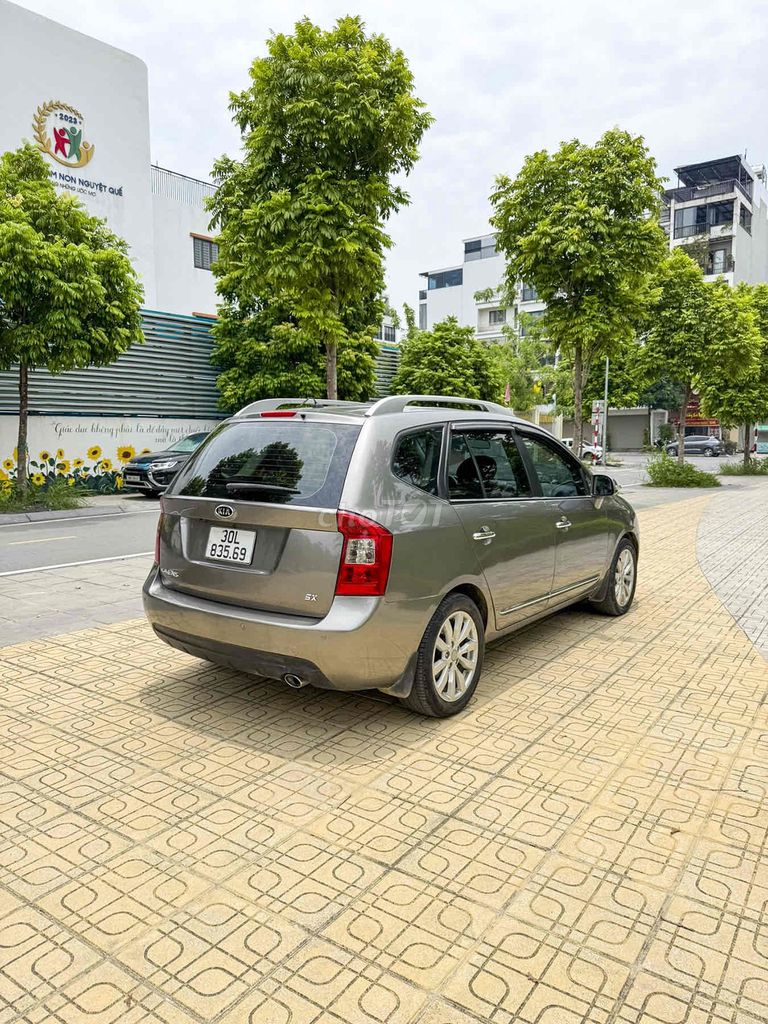 Kia Carens - ảnh 2