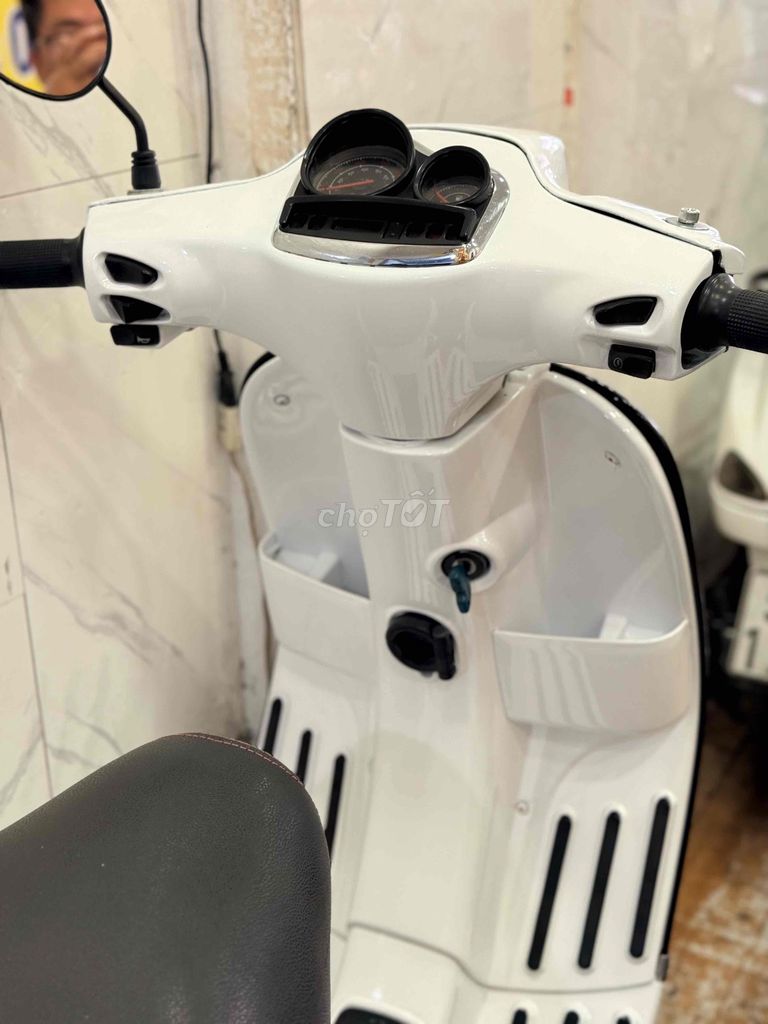 Piaggio Vespa 2013 - ảnh 3
