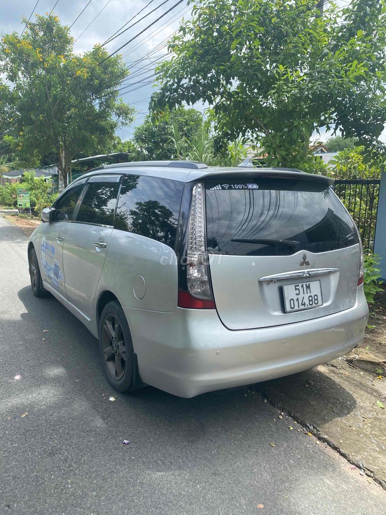 Mitsubishi Grandis 2008 - ảnh 3