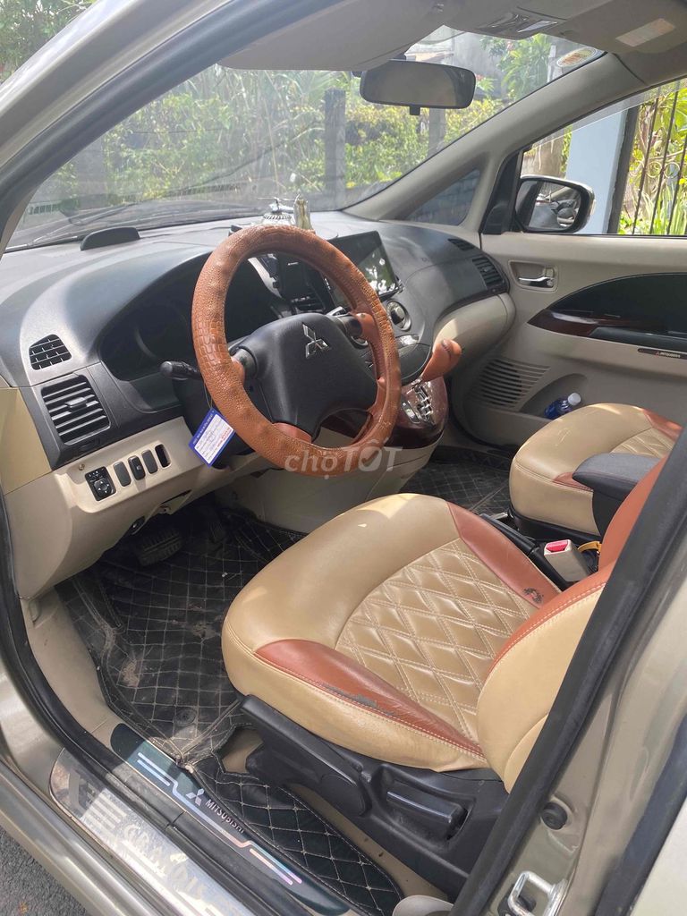 Mitsubishi Grandis 2008 - ảnh 4