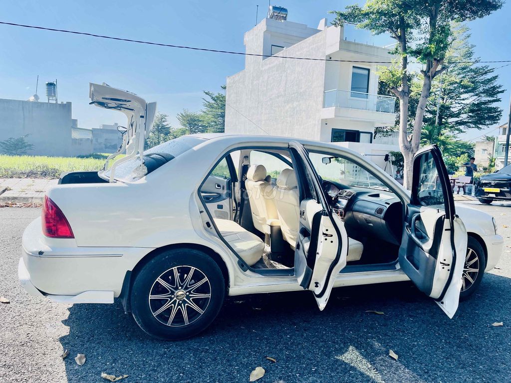 Ford Laser - ảnh 2