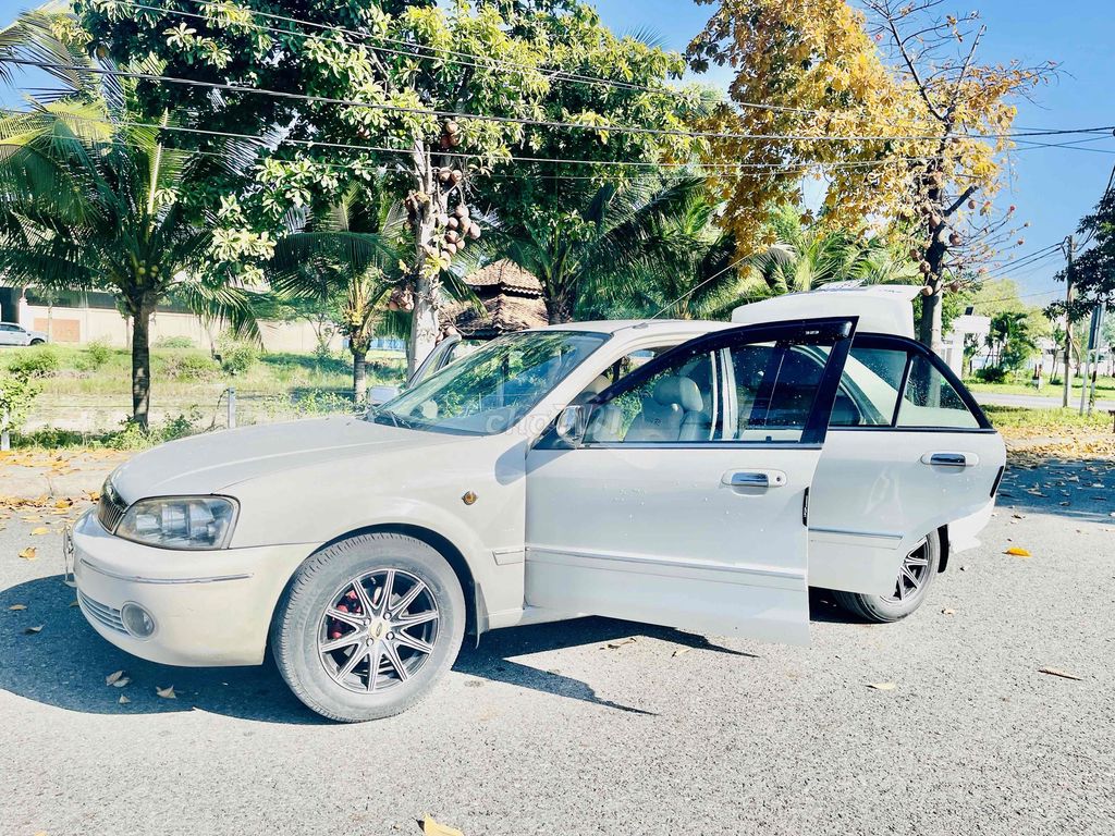 Ford Laser - ảnh 4